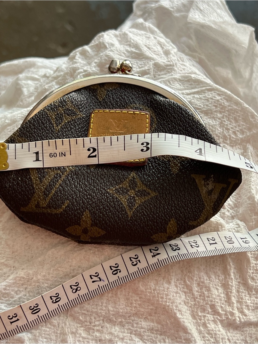 Authentic vintage Louis Vuitton monogram kiss lock coin purse - Picture 7 of 9